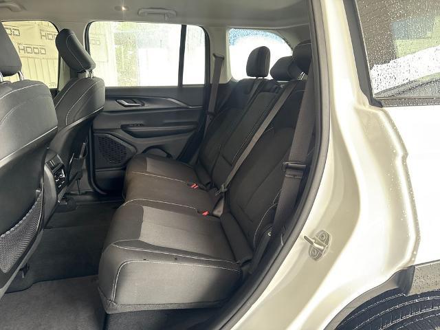 2023 Jeep Grand Cherokee Laredo 4x2