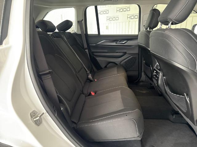 2023 Jeep Grand Cherokee Laredo 4x2
