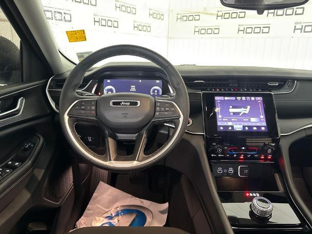 2023 Jeep Grand Cherokee Laredo 4x2