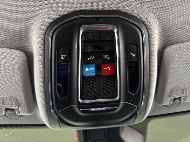 2023 Jeep Grand Cherokee Laredo 4x2