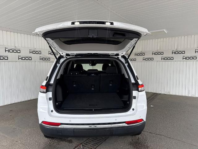 2023 Jeep Grand Cherokee Laredo 4x2