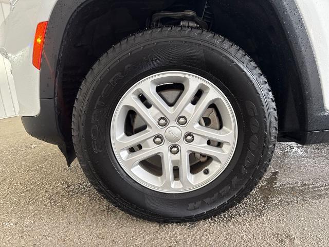2023 Jeep Grand Cherokee Laredo 4x2