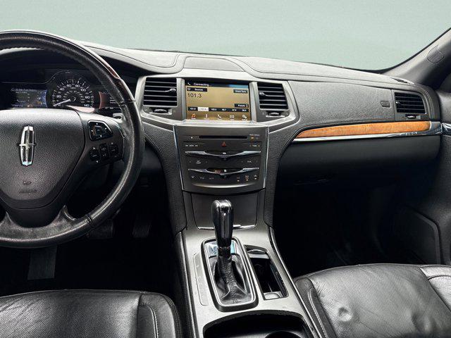 2016 Lincoln MKS Base