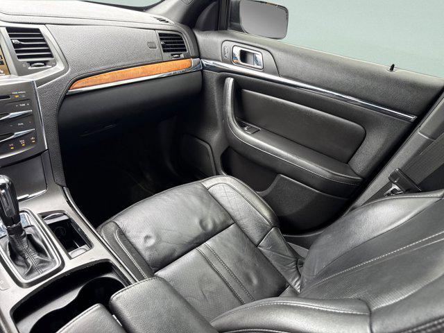 2016 Lincoln MKS Base