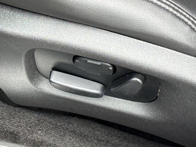 2016 Lincoln MKS Base