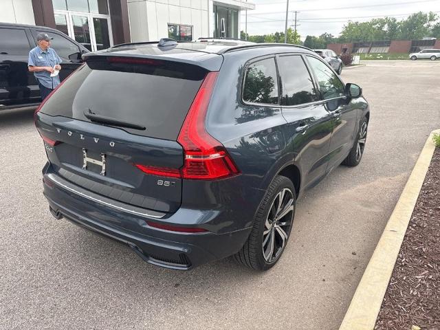2024 Volvo XC60 B5 Ultimate Dark Theme