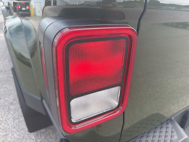 2022 Jeep Gladiator Sport S