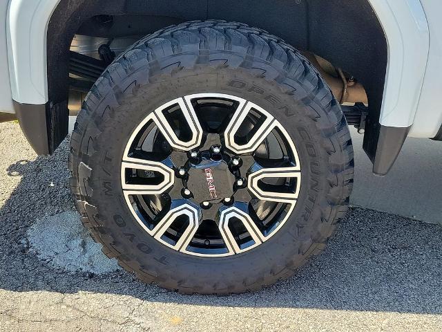 2023 GMC Sierra 2500HD 4WD Crew Cab Standard Bed AT4