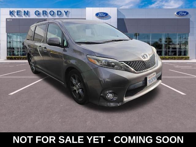 2017 Toyota Sienna SE 8 Passenger for sale in Carlsbad, CA