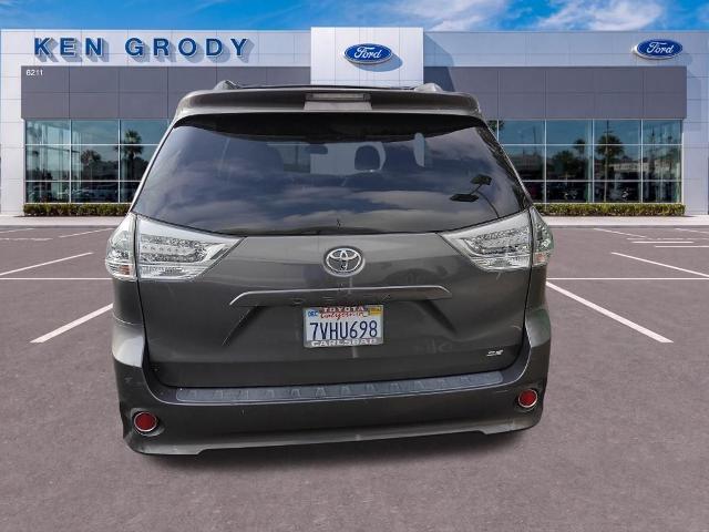 2017 Toyota Sienna SE 8 Passenger