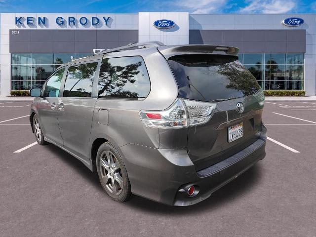 2017 Toyota Sienna SE 8 Passenger
