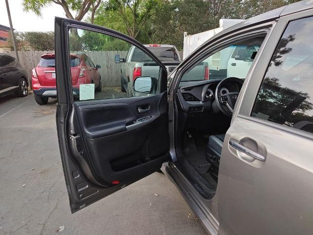 2017 Toyota Sienna SE 8 Passenger