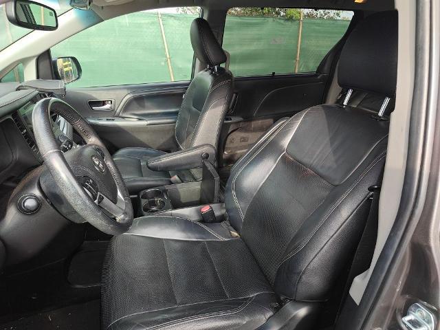 2017 Toyota Sienna SE 8 Passenger