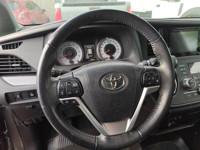 2017 Toyota Sienna SE 8 Passenger