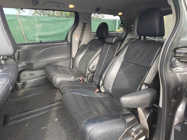 2017 Toyota Sienna SE 8 Passenger