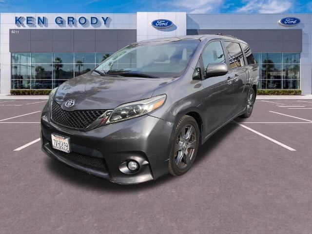 2017 Toyota Sienna SE 8 Passenger