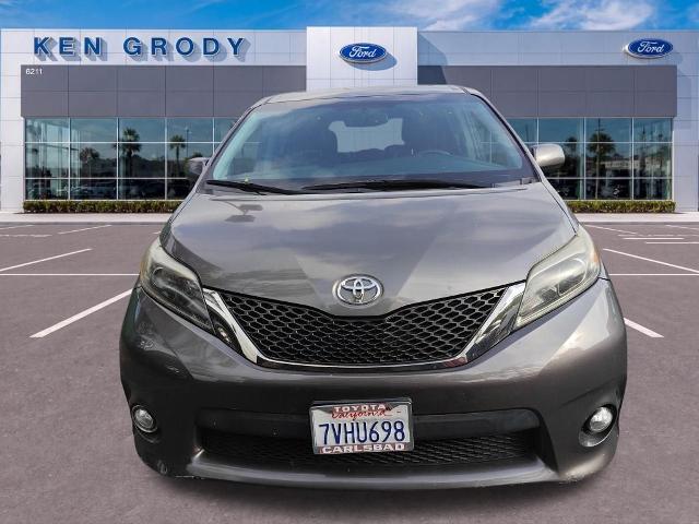 2017 Toyota Sienna SE 8 Passenger