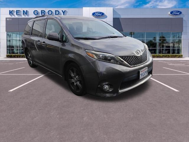 2017 Toyota Sienna SE 8 Passenger