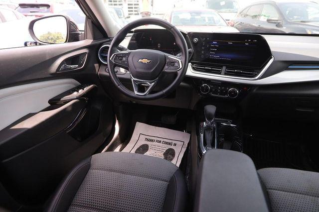 2025 Chevrolet Trax FWD LT