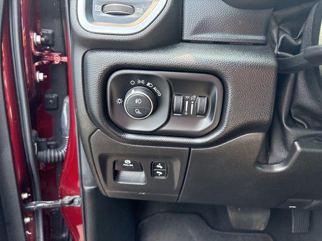 2019 Ram 1500 Big Horn/Lone Star Crew Cab 4x4 5'7" Box