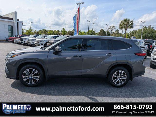 2022 Toyota Highlander Hybrid XLE