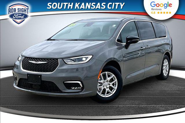 2025 Chrysler Pacifica Select for sale in Kansas City, MO