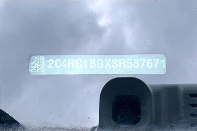 2025 Chrysler Pacifica Select