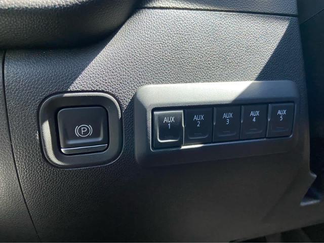 2023 Chevrolet Silverado 2500HD 4WD Crew Cab Standard Bed Custom