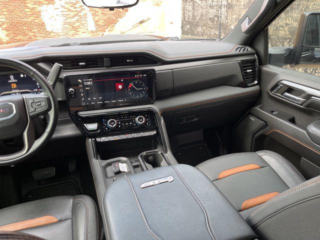 2024 GMC Sierra 2500HD 4WD Crew Cab Standard Bed AT4