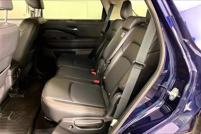 2024 Nissan Pathfinder SL FWD