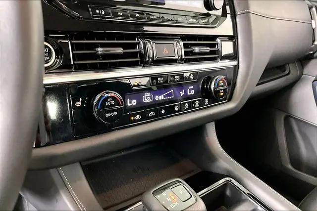 2024 Nissan Pathfinder SL FWD