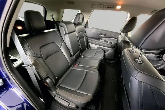 2024 Nissan Pathfinder SL FWD