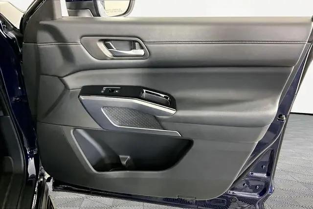 2024 Nissan Pathfinder SL FWD