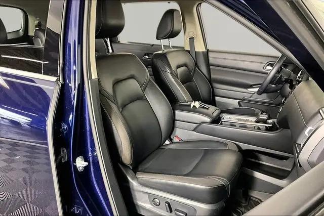 2024 Nissan Pathfinder SL FWD