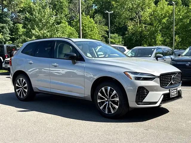 2024 Volvo XC60 B5 Core Dark Theme