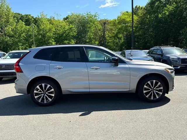 2024 Volvo XC60 B5 Core Dark Theme
