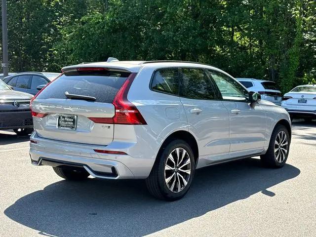 2024 Volvo XC60 B5 Core Dark Theme