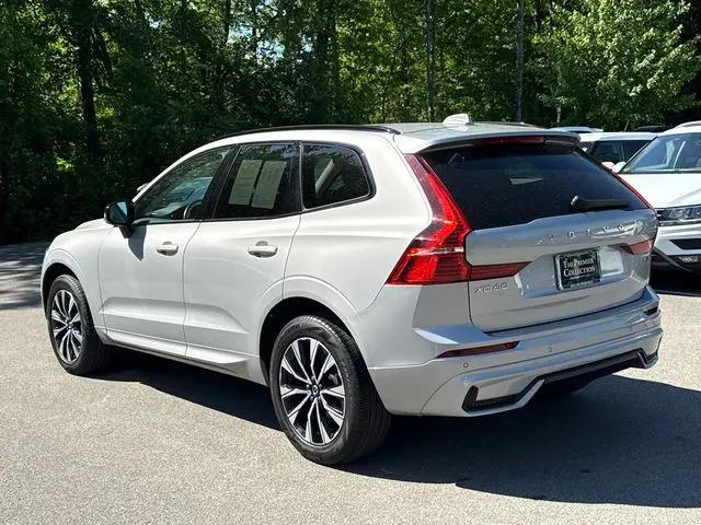2024 Volvo XC60 B5 Core Dark Theme
