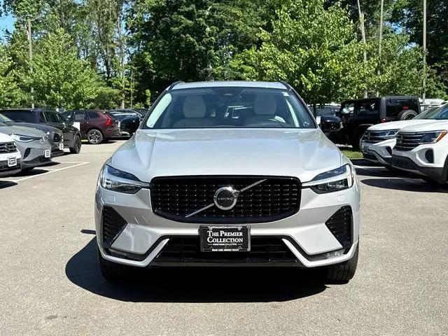2024 Volvo XC60 B5 Core Dark Theme