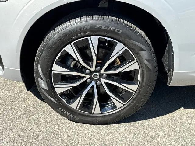 2024 Volvo XC60 B5 Core Dark Theme