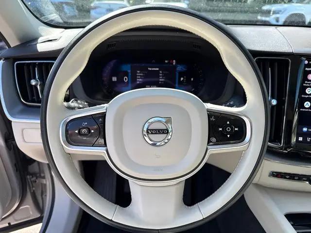 2024 Volvo XC60 B5 Core Dark Theme