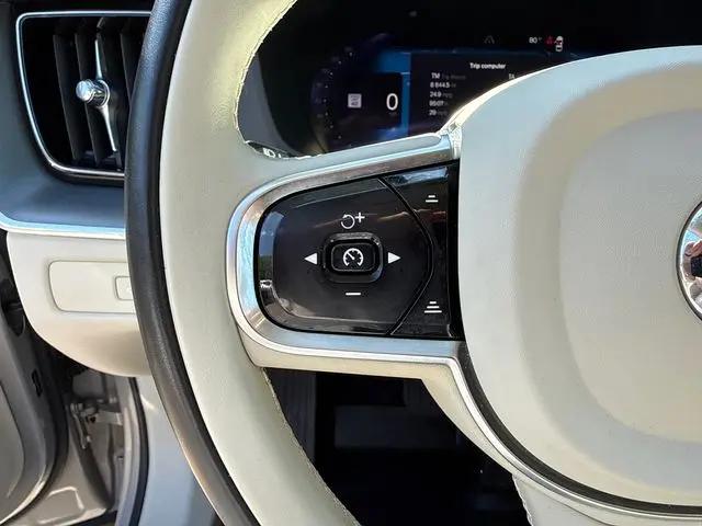 2024 Volvo XC60 B5 Core Dark Theme