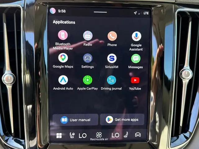 2024 Volvo XC60 B5 Core Dark Theme