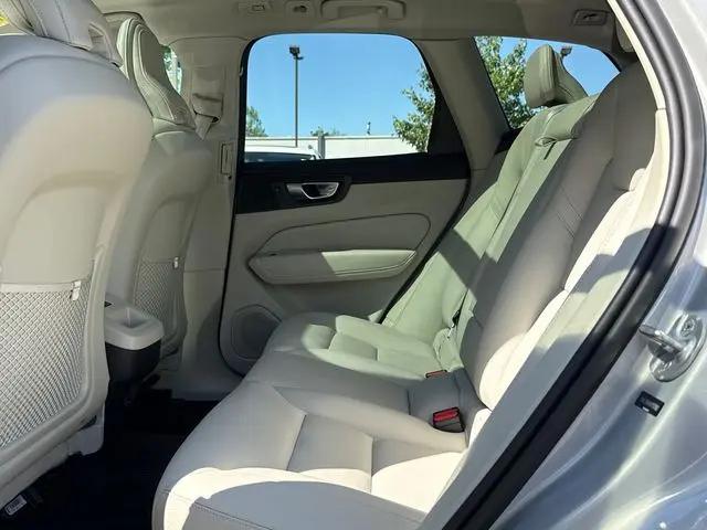 2024 Volvo XC60 B5 Core Dark Theme
