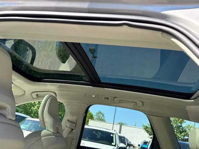 2024 Volvo XC60 B5 Core Dark Theme