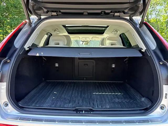2024 Volvo XC60 B5 Core Dark Theme