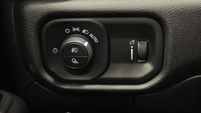 2026 Ram 1500 Warlock Crew Cab 4x4 5'7" Box