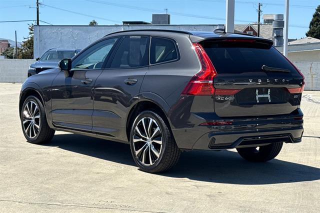 2025 Volvo XC60 B5 Plus