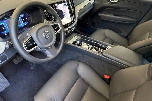 2025 Volvo XC60 B5 Plus