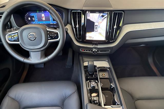 2025 Volvo XC60 B5 Plus